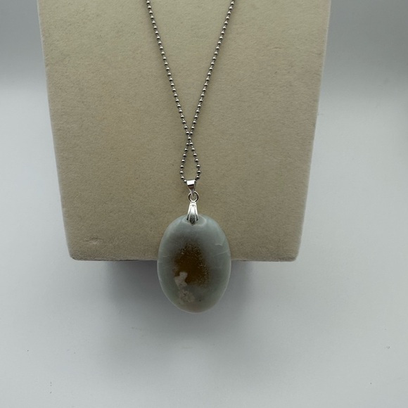 Flower Agate Round/Oval Pendant Necklace - Picture 4 of 10